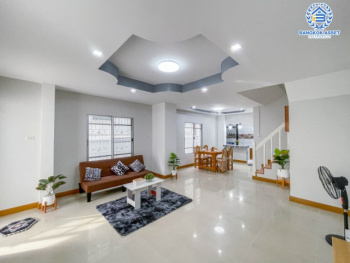 *****ทาวน์เฮ้าส์มือสองย่านกรุงเทพฯ ม.เค.ซี. คลัสเตอร์ รามอินทรา #หลังมุม เนื้อที่กว้างถึง 23 ตร.ว. ฟังก์ชัน 3 ห้องนอน 2 ห้องน้ำ 1 ที่จอดรถ บ้านสภาพสวย พร้อมเข้าอยู่ บนทำเลแห่งการเดินทาง เชื่อมต่อถ.หทัยราษฎร์, ถ.กาญจนาภิเษก, ถ.ศรีนครินทร์, ถ.รามคำแหง ใกล้แฟชั่นไอส์แลนด์